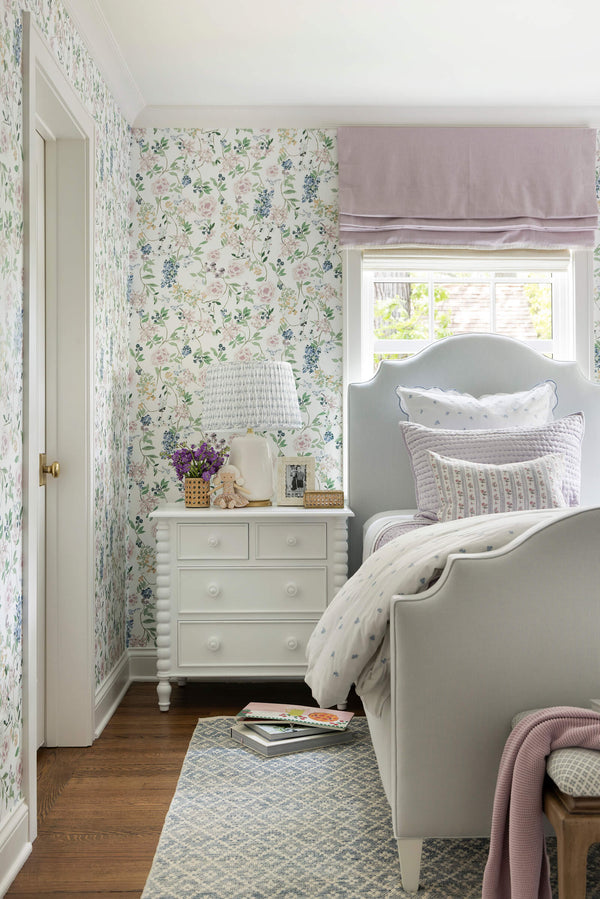 Betty Wallpaper in White