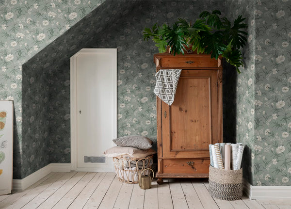 Emilie Wallpaper in Garden Green