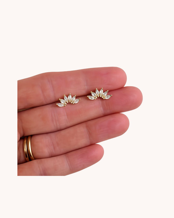 Dainty Arch Stud
