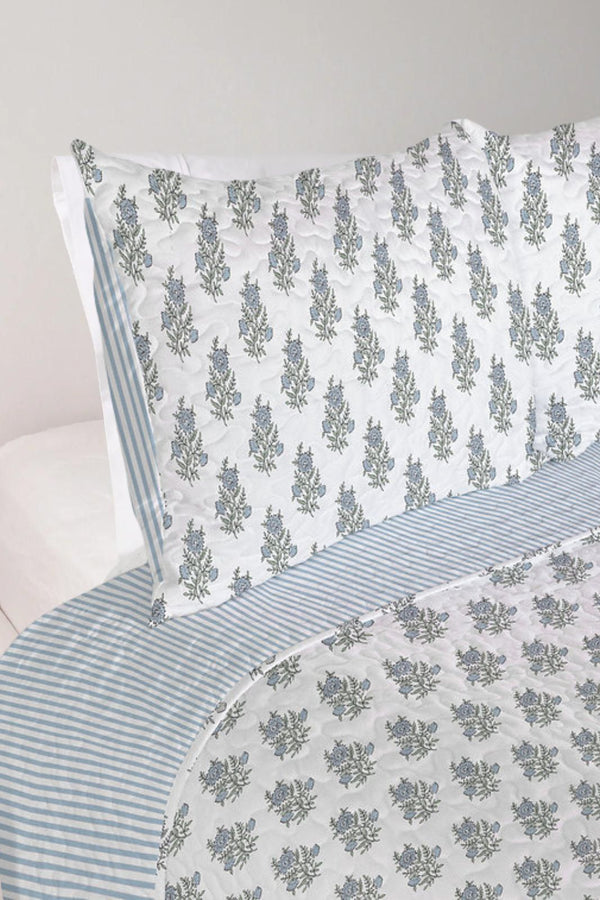 Magnolia Quilt in Light Blue